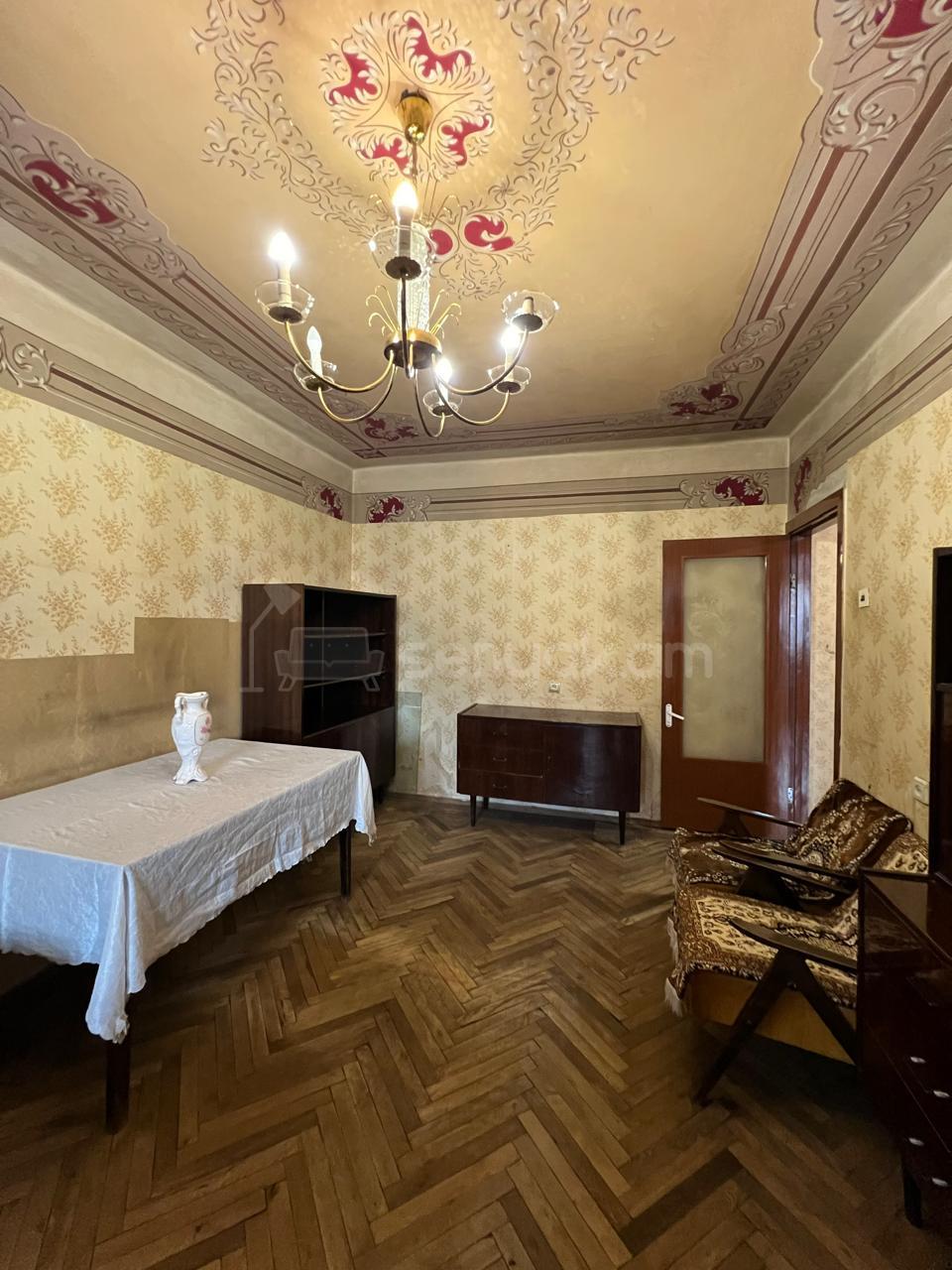 1 Սենյականոց Բնակարան Քարե Շենքում, 40քմ, 3/5 հարկ, Պետական Վիճակում, Կահավորված, Արևկող