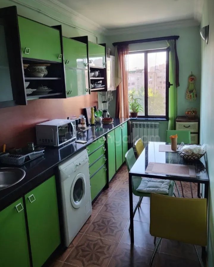 3 Սենյականոց Բնակարան, 75քմ, 7/9 հարկ, Նորմալ Վիճակում, Կահավորված