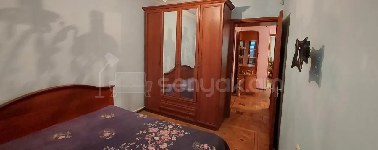 3 Սենյականոց Բնակարան Քարե Շենքում, 80քմ, 5/5 հարկ, Նորմալ Վիճակում, Կահավորված