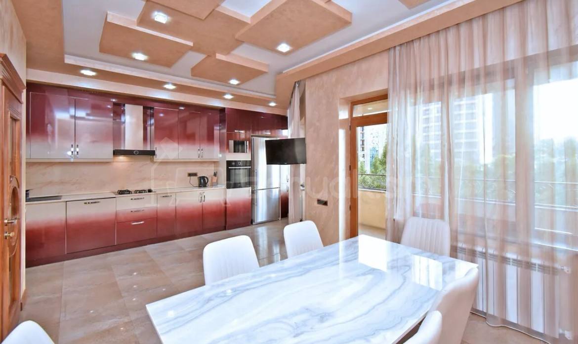 4 Սենյականոց Բնակարան Նորակառույցում, 196քմ, 6/16 հարկ, Կապիտալ Վերանորոգված