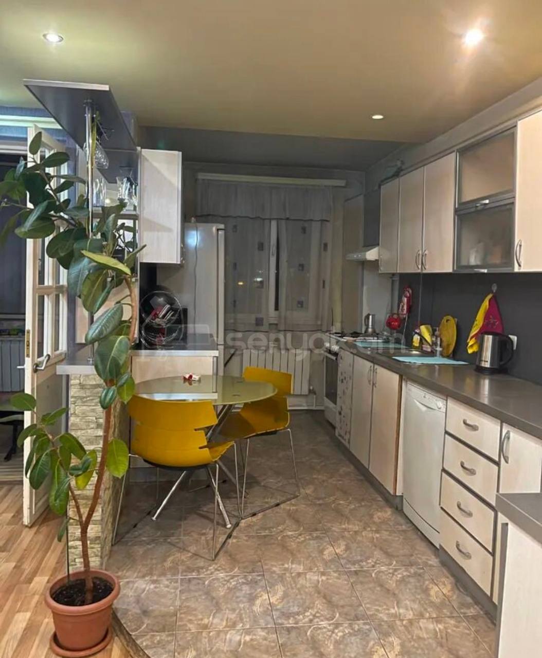 2 Սենյականոց Բնակարան, 75քմ, 9/12 հարկ, Նորմալ Վիճակում, Կահավորված, Արևկող