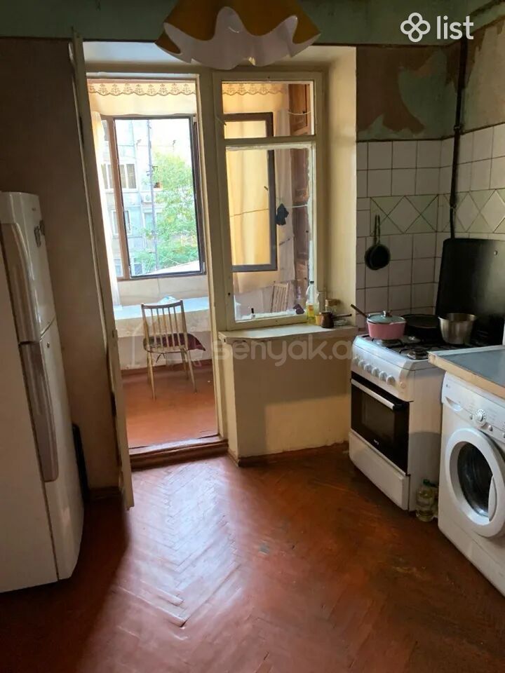 3 Սենյականոց Բնակարան Քարե Շենքում, 76քմ, 3/5 հարկ, Նորմալ Վիճակում