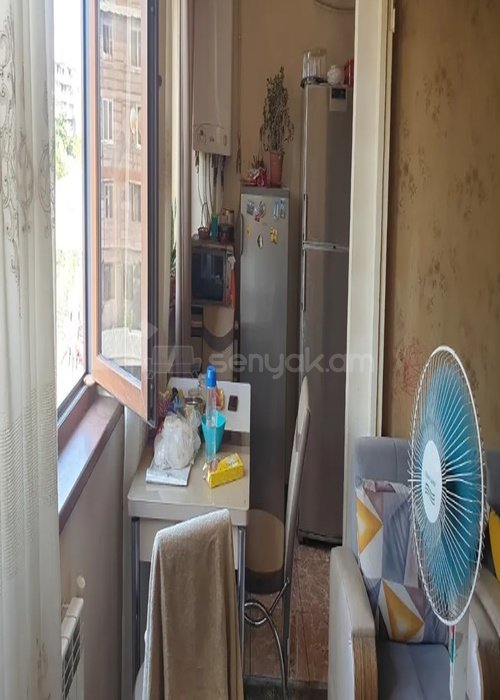 4 Սենյականոց Բնակարան Քարե Շենքում, 102քմ, 5/5 հարկ, Կոսմետիկ Վերանորոգված