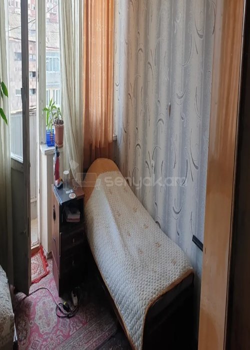 4 Սենյականոց Բնակարան Քարե Շենքում, 102քմ, 5/5 հարկ, Կոսմետիկ Վերանորոգված