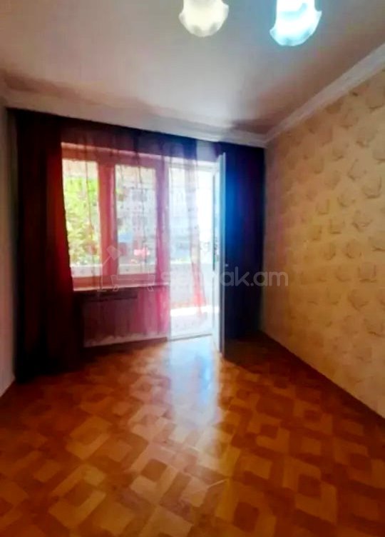 7 Սենյականոց Բնակարան Քարե Շենքում, 80քմ, 2/5 հարկ, Կապիտալ Վերանորոգված