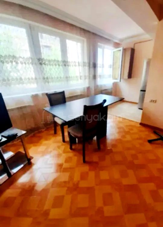 7 Սենյականոց Բնակարան Քարե Շենքում, 80քմ, 2/5 հարկ, Կապիտալ Վերանորոգված