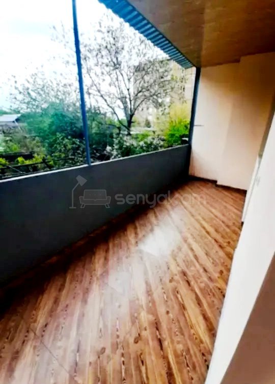 7 Սենյականոց Բնակարան Քարե Շենքում, 80քմ, 2/5 հարկ, Կապիտալ Վերանորոգված