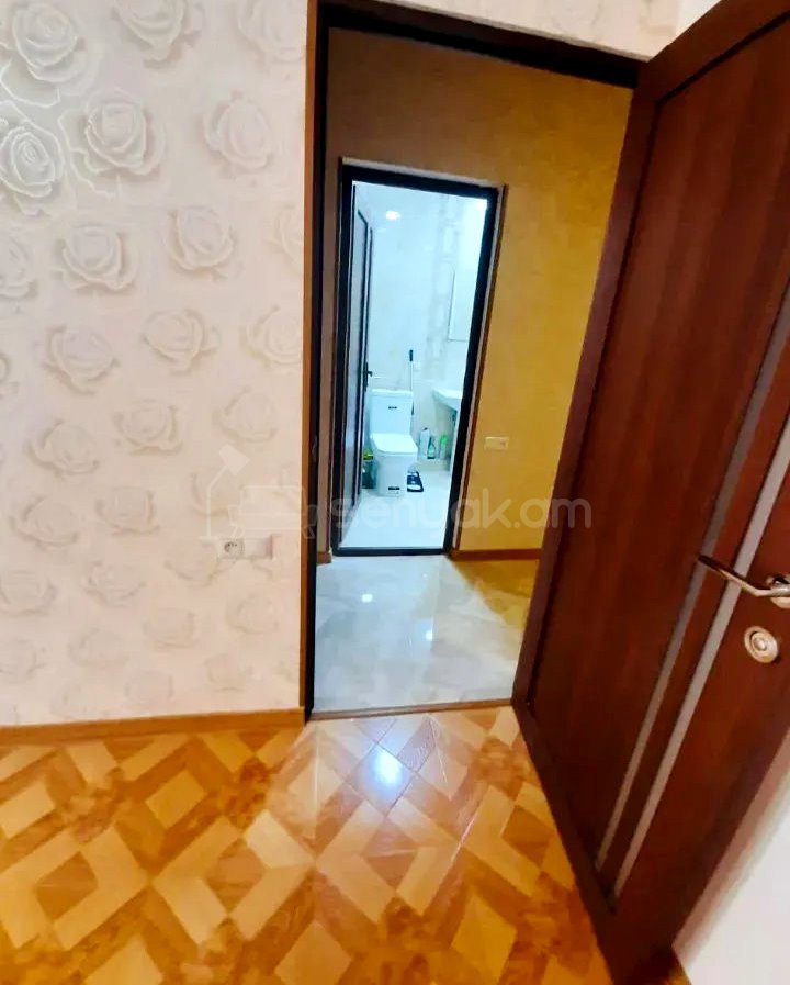 7 Սենյականոց Բնակարան Քարե Շենքում, 80քմ, 2/5 հարկ, Կապիտալ Վերանորոգված