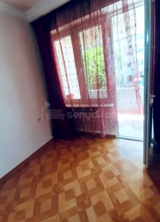 7 Սենյականոց Բնակարան Քարե Շենքում, 80քմ, 2/5 հարկ, Կապիտալ Վերանորոգված