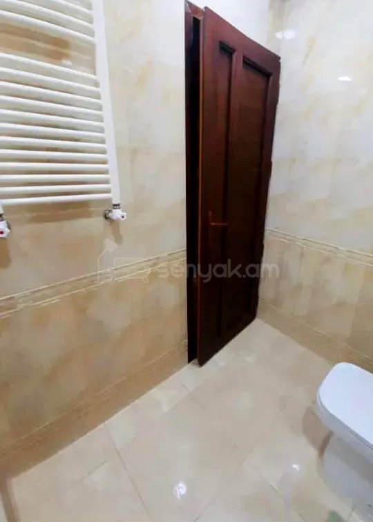 7 Սենյականոց Բնակարան Քարե Շենքում, 80քմ, 2/5 հարկ, Կապիտալ Վերանորոգված