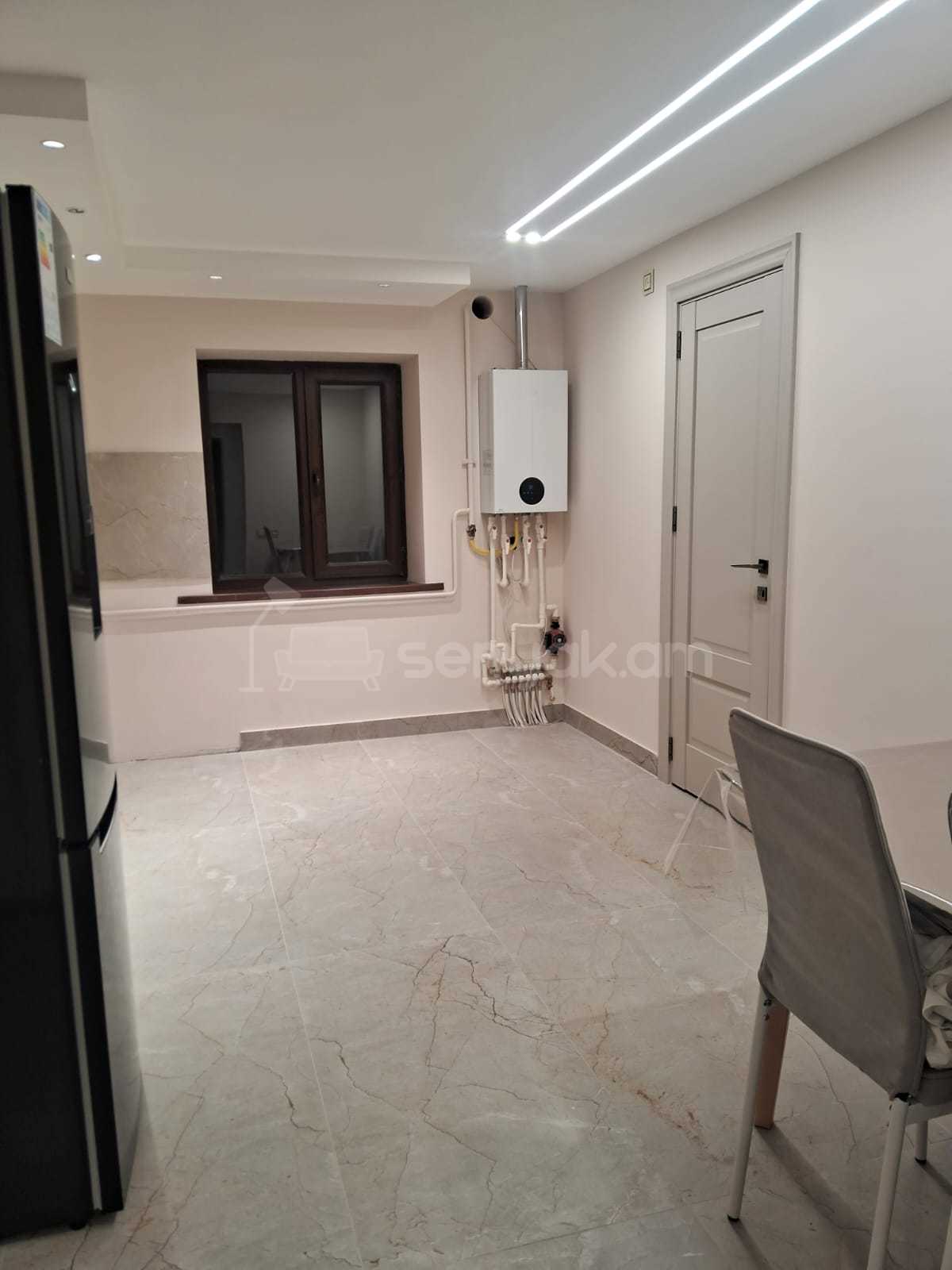 2 Սենյականոց Բնակարան Քարե Շենքում, 55քմ, 1/3 հարկ, Կապիտալ Վերանորոգված, Կահավորված