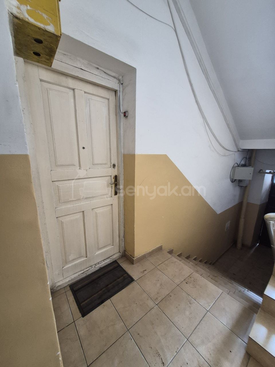 4 Սենյականոց Բնակարան Քարե Շենքում, 85քմ, 1/4 հարկ, Պետական Վիճակում