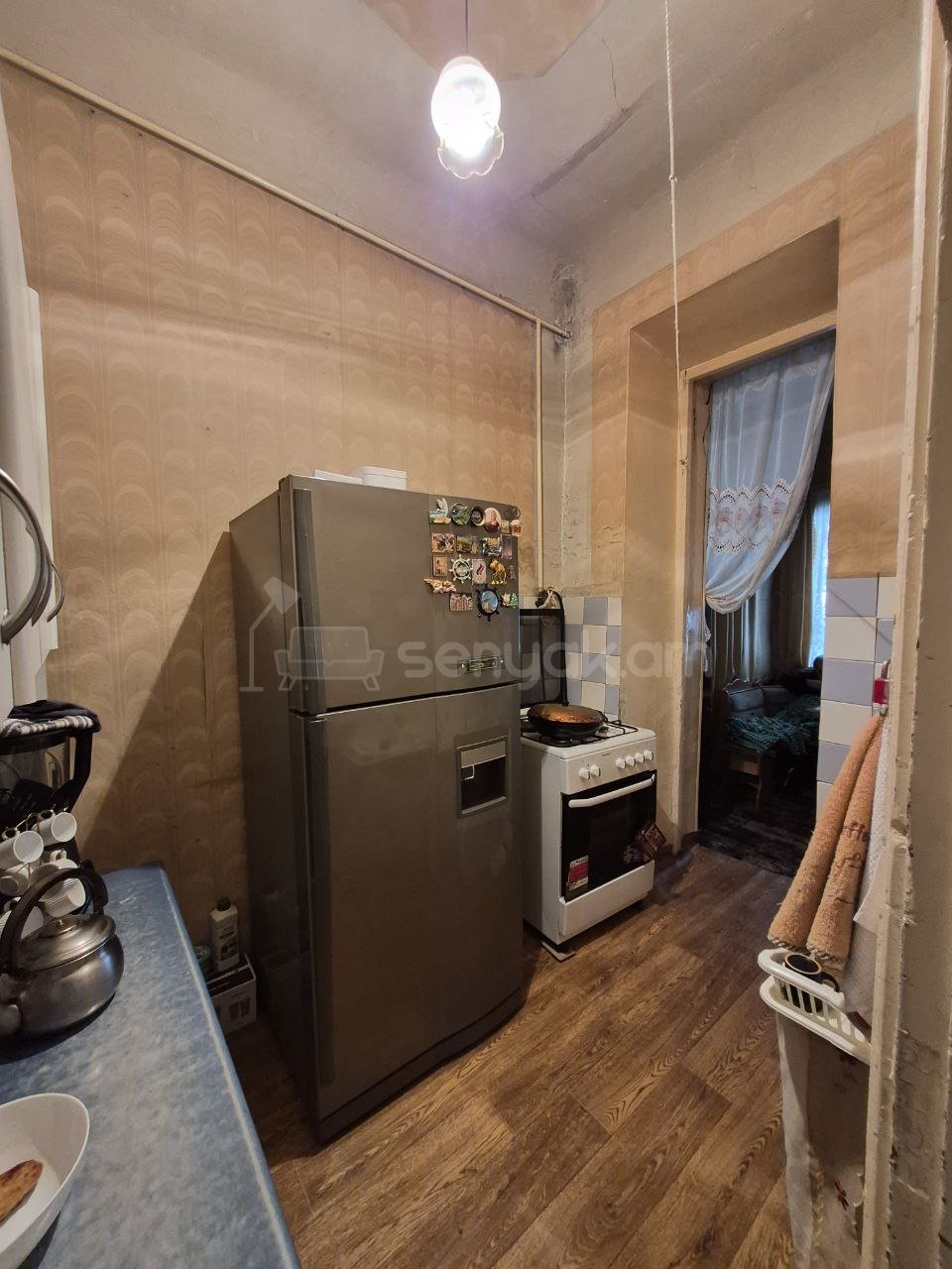 4 Սենյականոց Բնակարան Քարե Շենքում, 85քմ, 1/4 հարկ, Պետական Վիճակում