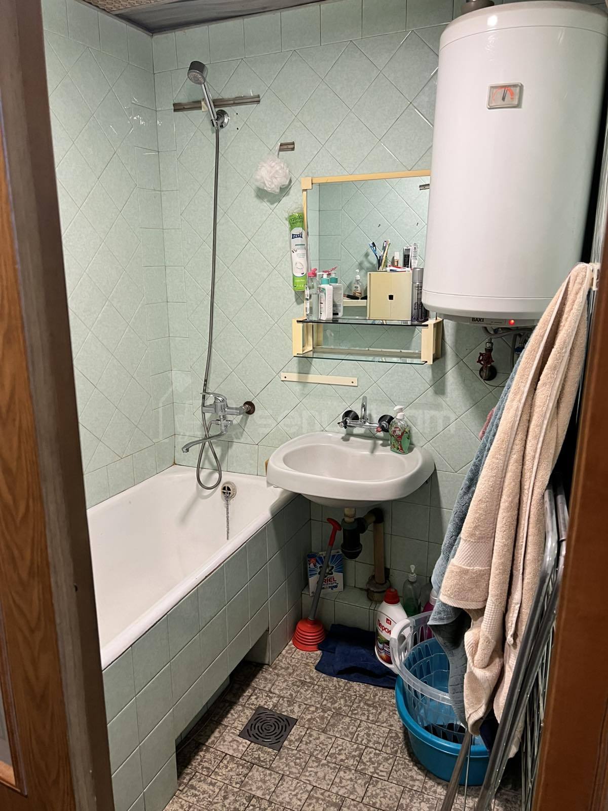 2 Սենյականոց Բնակարան Քարե Շենքում, 65քմ, 2/5 հարկ, Նորմալ Վիճակում