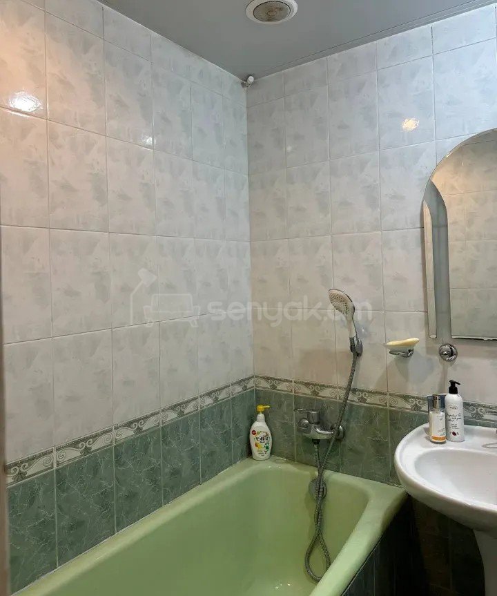 2 Սենյականոց Բնակարան Քարե Շենքում, 65քմ, 5/5 հարկ, Կապիտալ Վերանորոգված