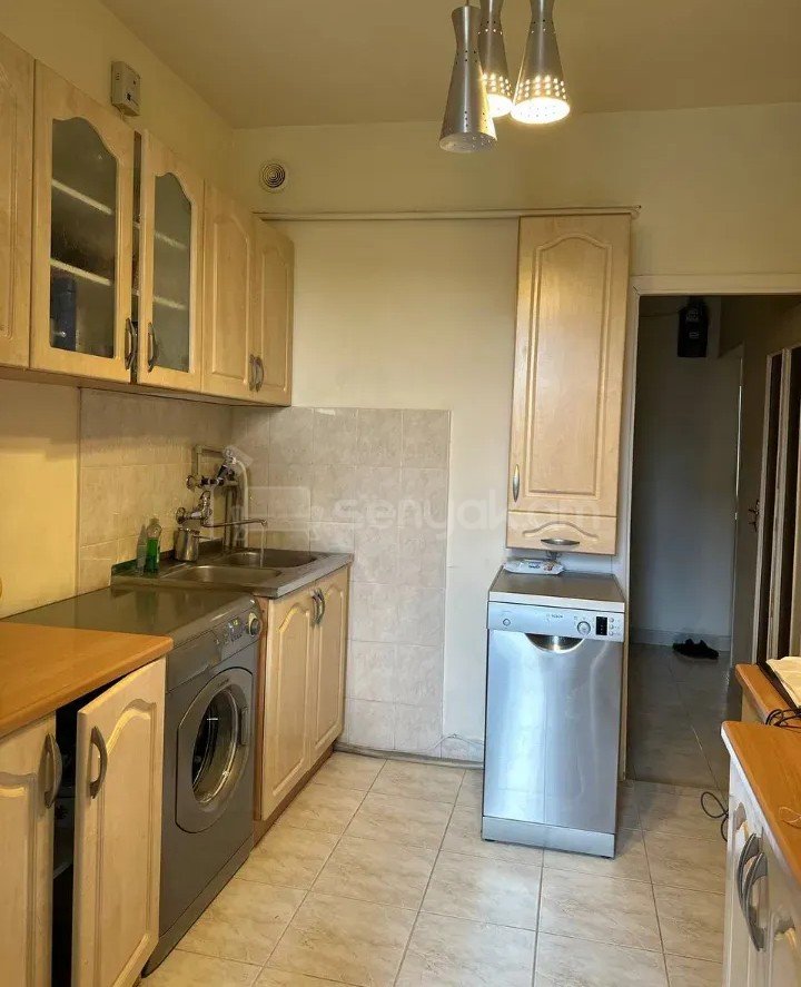 2 Սենյականոց Բնակարան Քարե Շենքում, 65քմ, 5/5 հարկ, Կապիտալ Վերանորոգված