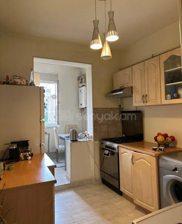 2 Սենյականոց Բնակարան Քարե Շենքում, 65քմ, 5/5 հարկ, Կապիտալ Վերանորոգված