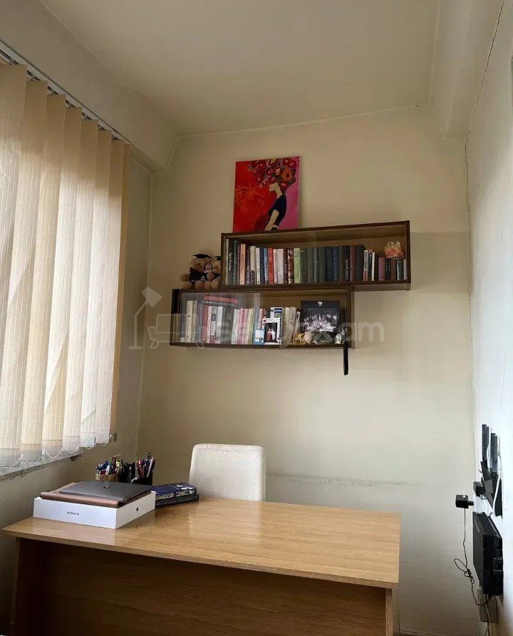 2 Սենյականոց Բնակարան Քարե Շենքում, 65քմ, 5/5 հարկ, Կապիտալ Վերանորոգված