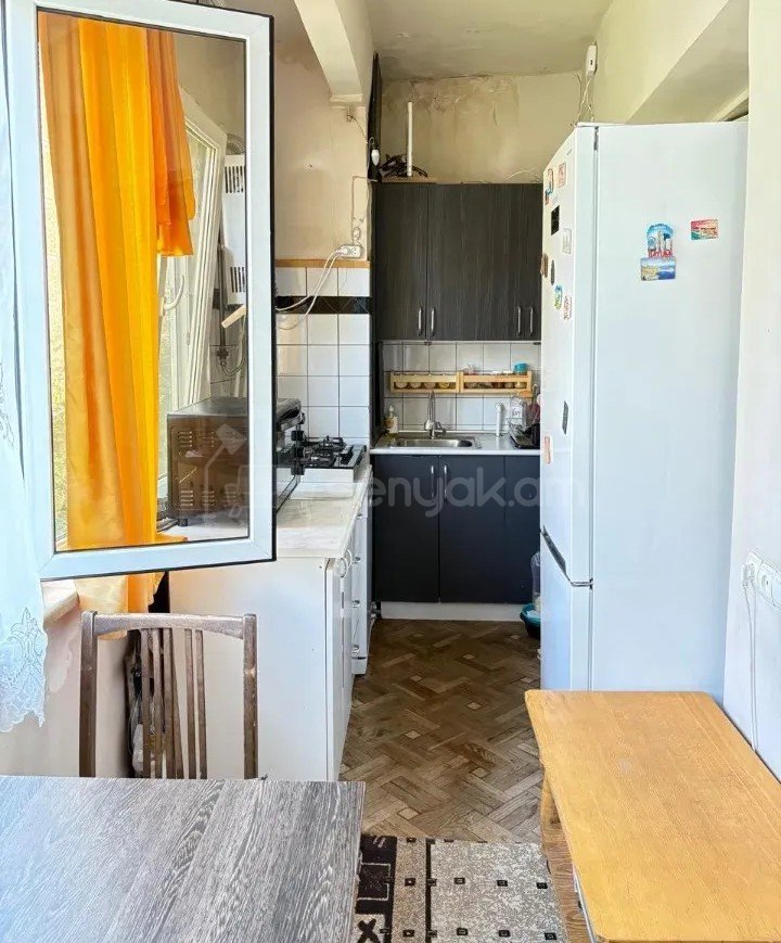 1 Սենյականոց Բնակարան Քարե Շենքում, 44քմ, 4/5 հարկ, Նորմալ Վիճակում