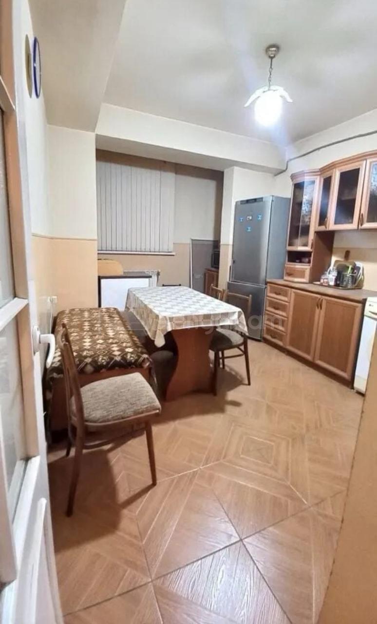 3 Սենյականոց Բնակարան, 70քմ, 4/9 հարկ, Նորմալ Վիճակում