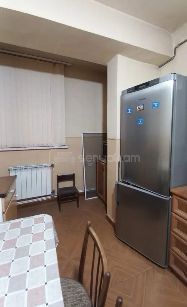 3 Սենյականոց Բնակարան, 70քմ, 4/9 հարկ, Նորմալ Վիճակում