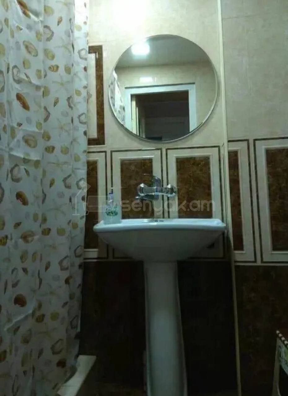 3 Սենյականոց Բնակարան, 90քմ, 1/10 հարկ, Նորմալ Վիճակում, Կահավորված, Արևկող