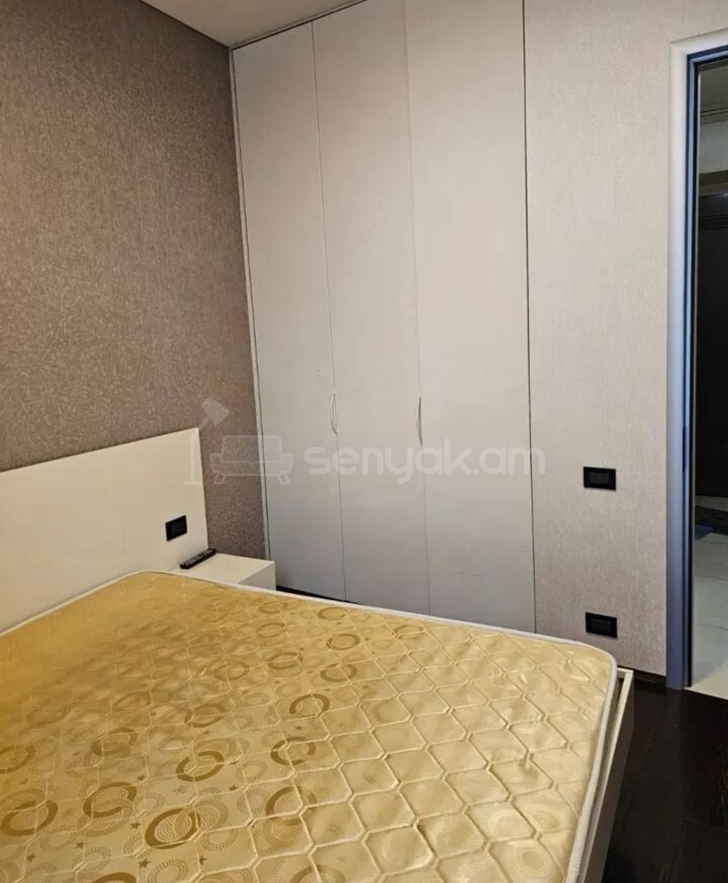 2 Սենյականոց Բնակարան Քարե Շենքում, 40քմ, 3/5 հարկ, Դիզայներական Վերանորոգված, Կահավորված, Արևկող