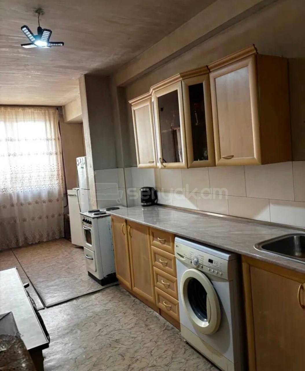 4 Սենյականոց Բնակարան, 105քմ, 13/16 հարկ, Նորմալ Վիճակում, Կահավորված, Արևկող