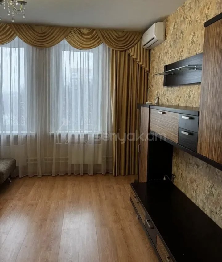 2 Սենյականոց Բնակարան Քարե Շենքում, 58քմ, 3/5 հարկ, Նորմալ Վիճակում, Կահավորված, Արևկող