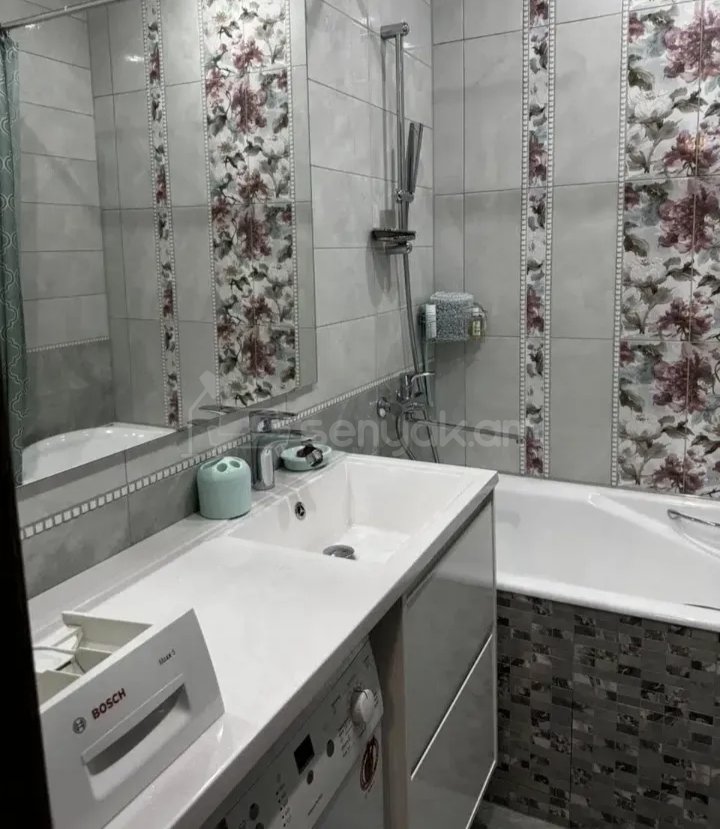 2 Սենյականոց Բնակարան Քարե Շենքում, 58քմ, 3/5 հարկ, Նորմալ Վիճակում, Կահավորված, Արևկող