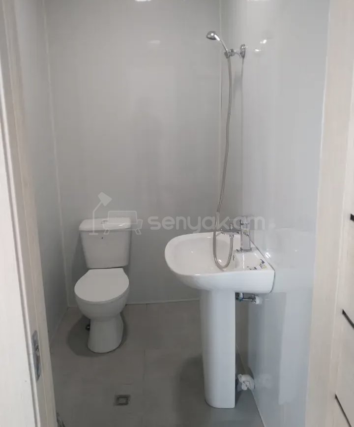 2 Սենյականոց Բնակարան Քարե Շենքում, 42քմ, 2/5 հարկ, Նորմալ Վիճակում, Կահավորված