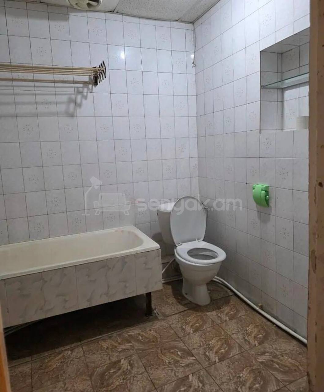 4 Սենյականոց Բնակարան Քարե Շենքում, 115քմ, 5/5 հարկ, Նորմալ Վիճակում, Կահավորված, Արևկող