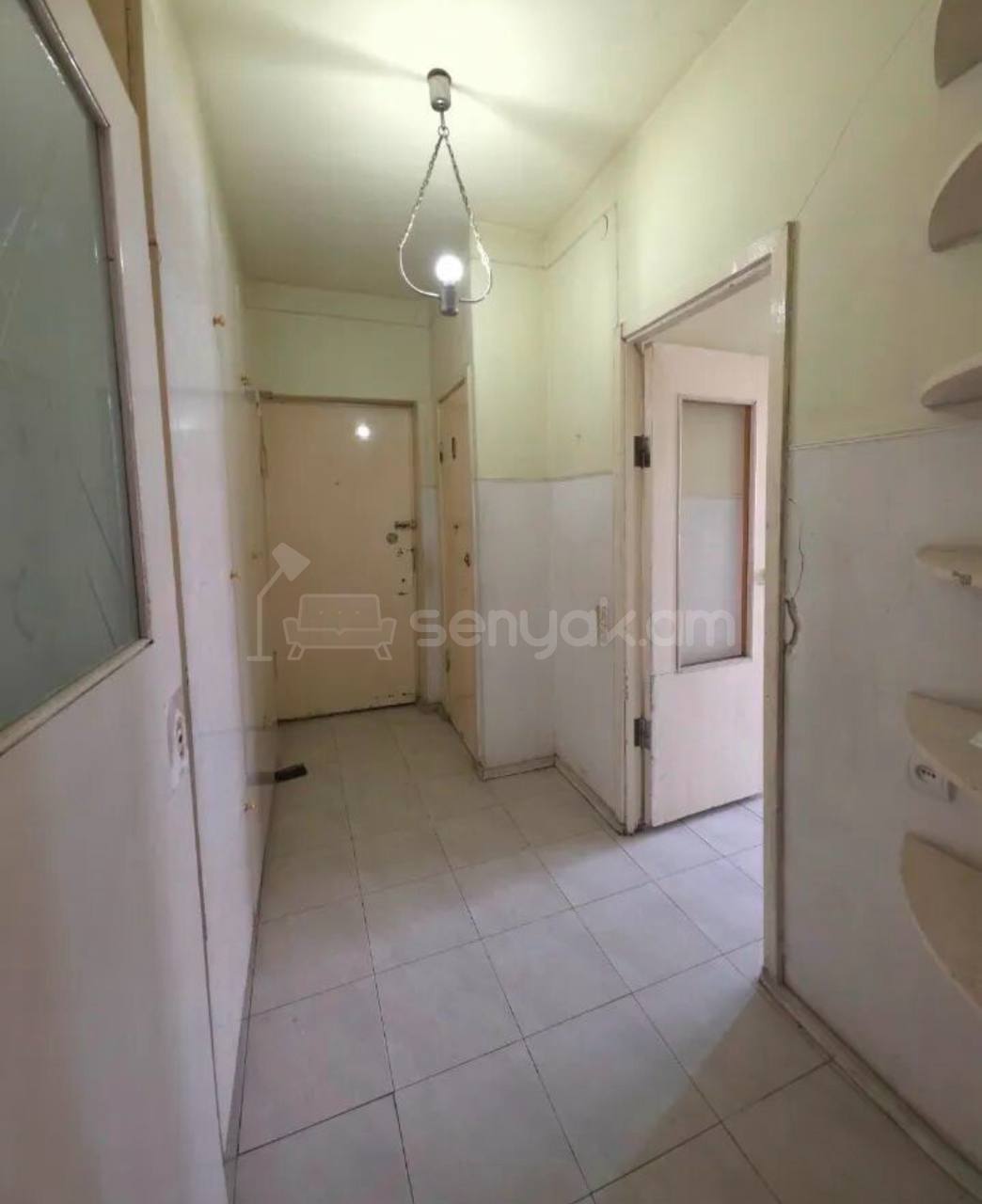 4 Սենյականոց Բնակարան Քարե Շենքում, 115քմ, 5/5 հարկ, Նորմալ Վիճակում, Կահավորված, Արևկող