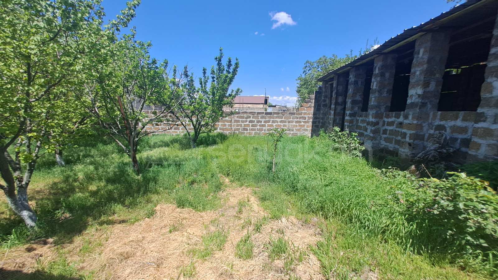 Բնակելի Նշանակության Հողատարածք, 1100քմ, Խմելու Ջրով, Էլեկտրականությամբ, Պարսպապատ