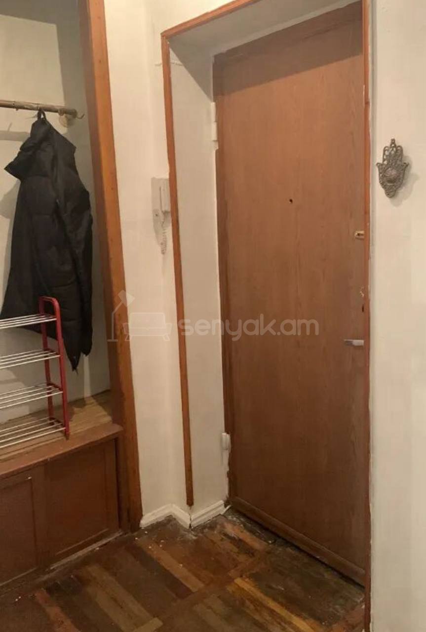 2 Սենյականոց Բնակարան Քարե Շենքում, 47քմ, 4/5 հարկ, Նորմալ Վիճակում, Կահավորված, Արևկող