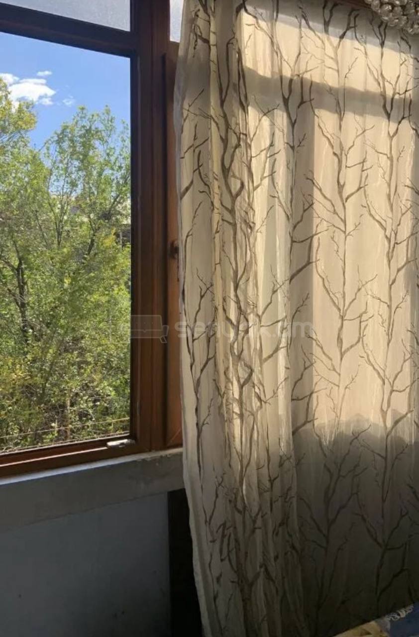 2 Սենյականոց Բնակարան Քարե Շենքում, 47քմ, 4/5 հարկ, Նորմալ Վիճակում, Կահավորված, Արևկող