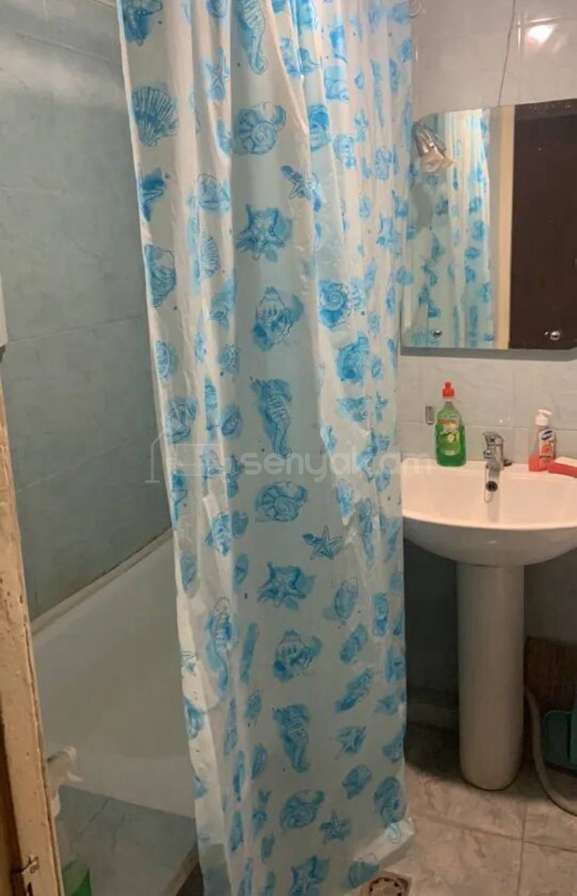 2 Սենյականոց Բնակարան Քարե Շենքում, 47քմ, 4/5 հարկ, Նորմալ Վիճակում, Կահավորված, Արևկող