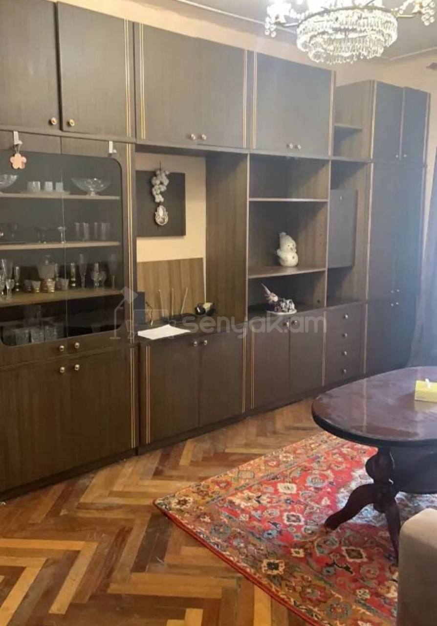 2 Սենյականոց Բնակարան Քարե Շենքում, 47քմ, 4/5 հարկ, Նորմալ Վիճակում, Կահավորված, Արևկող