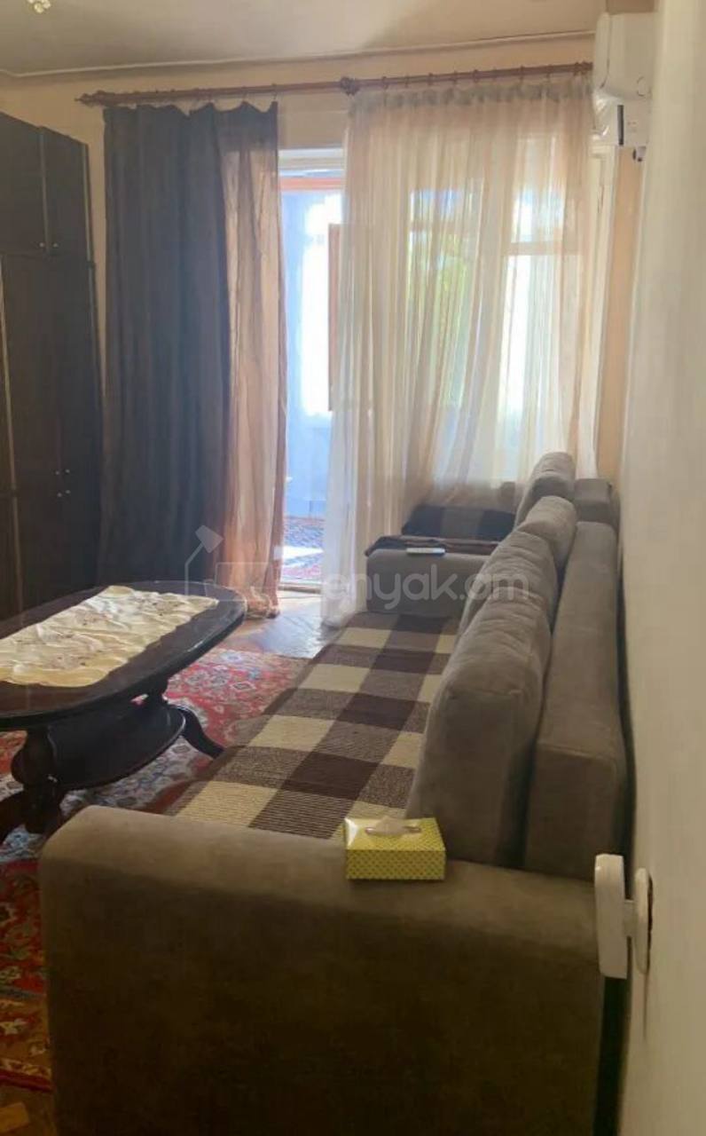 2 Սենյականոց Բնակարան Քարե Շենքում, 47քմ, 4/5 հարկ, Նորմալ Վիճակում, Կահավորված, Արևկող