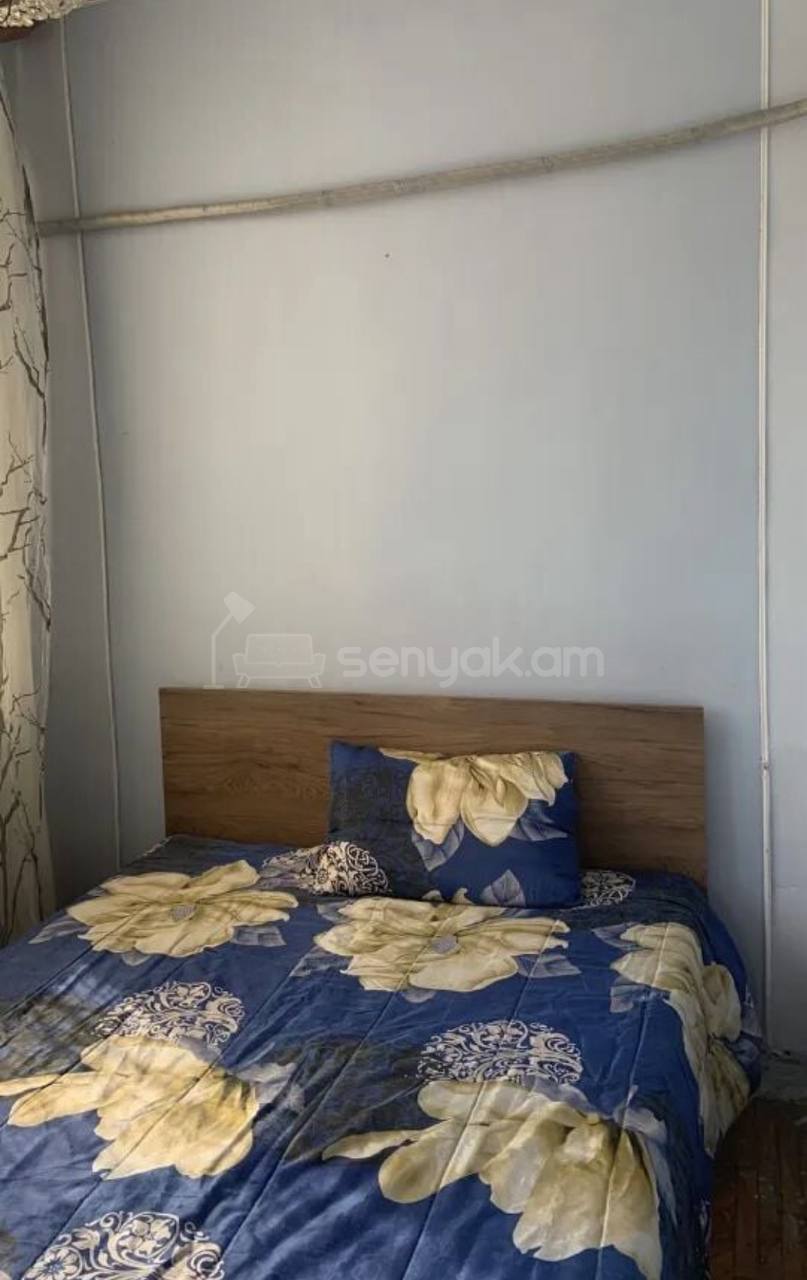 2 Սենյականոց Բնակարան Քարե Շենքում, 47քմ, 4/5 հարկ, Նորմալ Վիճակում, Կահավորված, Արևկող