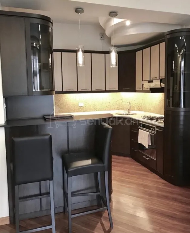 2 Սենյականոց Բնակարան Քարե Շենքում, 70քմ, 3/5 հարկ, Կապիտալ Վերանորոգված, Կահավորված, Արևկող