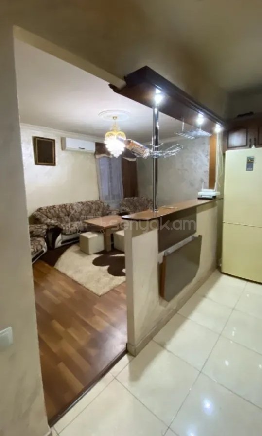 3 Սենյականոց Բնակարան, 70քմ, 6/9 հարկ, Նորմալ Վիճակում, Կահավորված