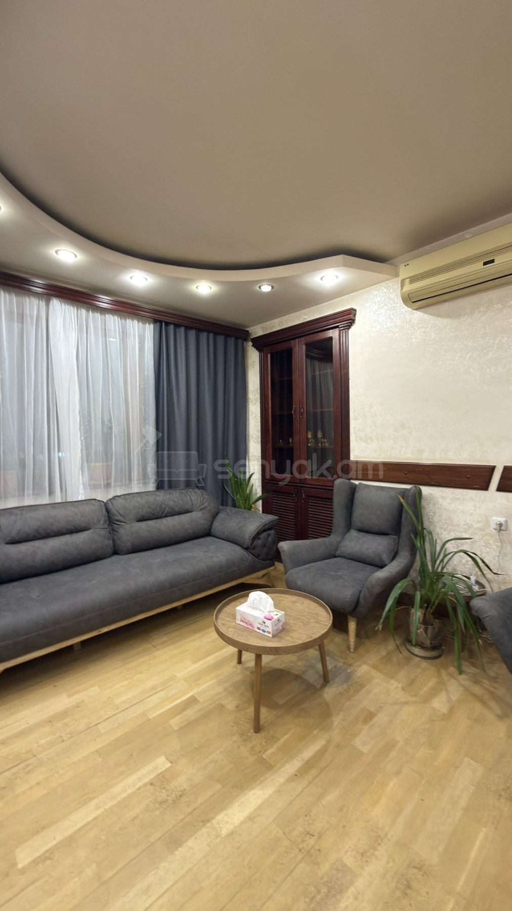 4 Սենյականոց Բնակարան Քարե Շենքում, 85քմ, 2/5 հարկ, Նորմալ Վիճակում