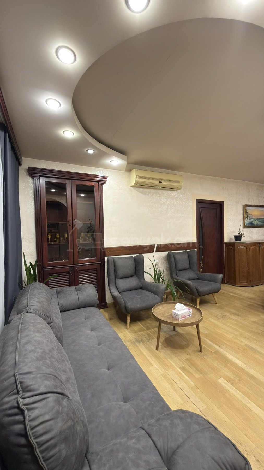 4 Սենյականոց Բնակարան Քարե Շենքում, 85քմ, 2/5 հարկ, Նորմալ Վիճակում