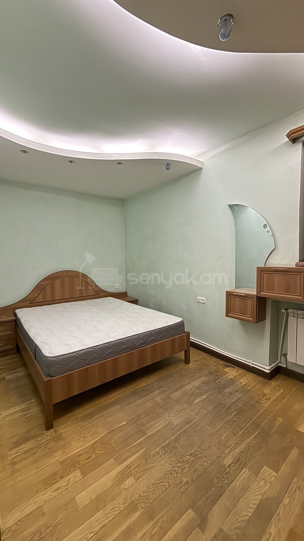 4 Սենյականոց Բնակարան Քարե Շենքում, 85քմ, 2/5 հարկ, Նորմալ Վիճակում