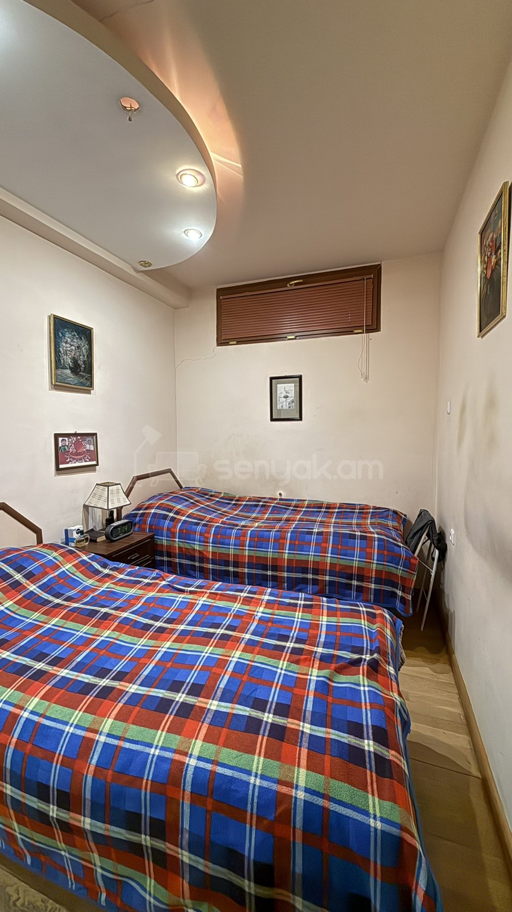 4 Սենյականոց Բնակարան Քարե Շենքում, 85քմ, 2/5 հարկ, Նորմալ Վիճակում