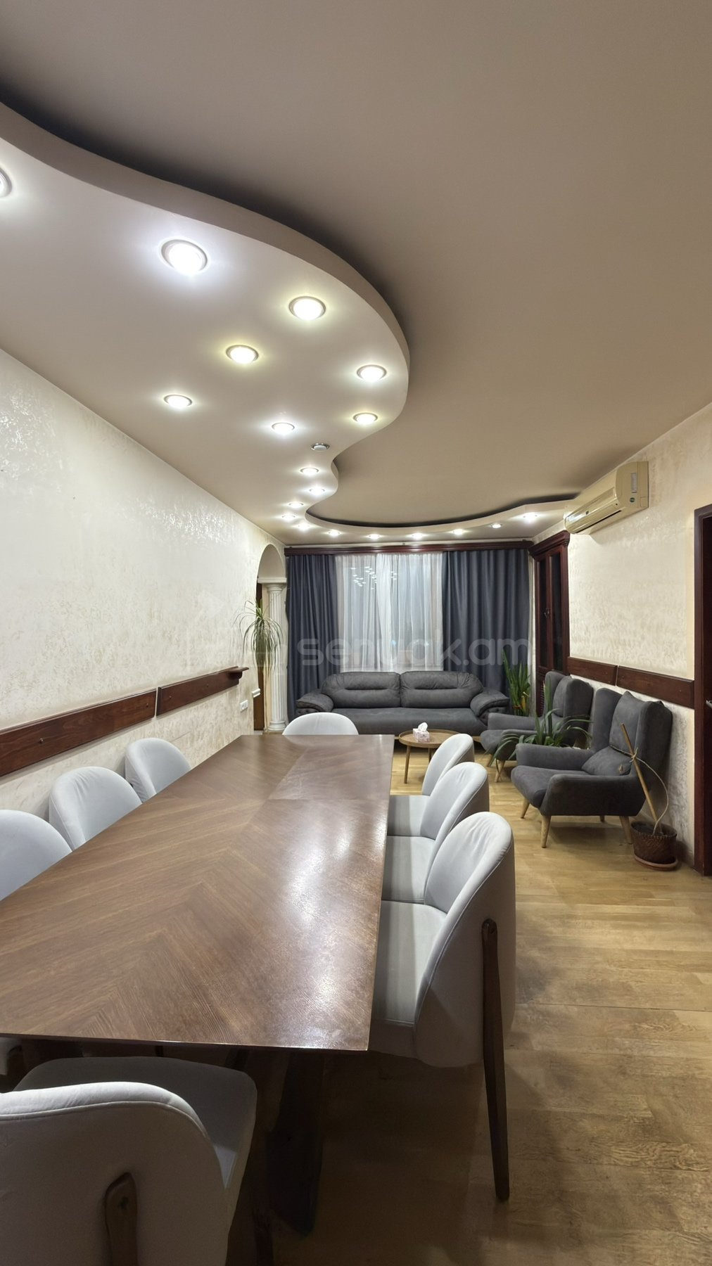 4 Սենյականոց Բնակարան Քարե Շենքում, 85քմ, 2/5 հարկ, Նորմալ Վիճակում