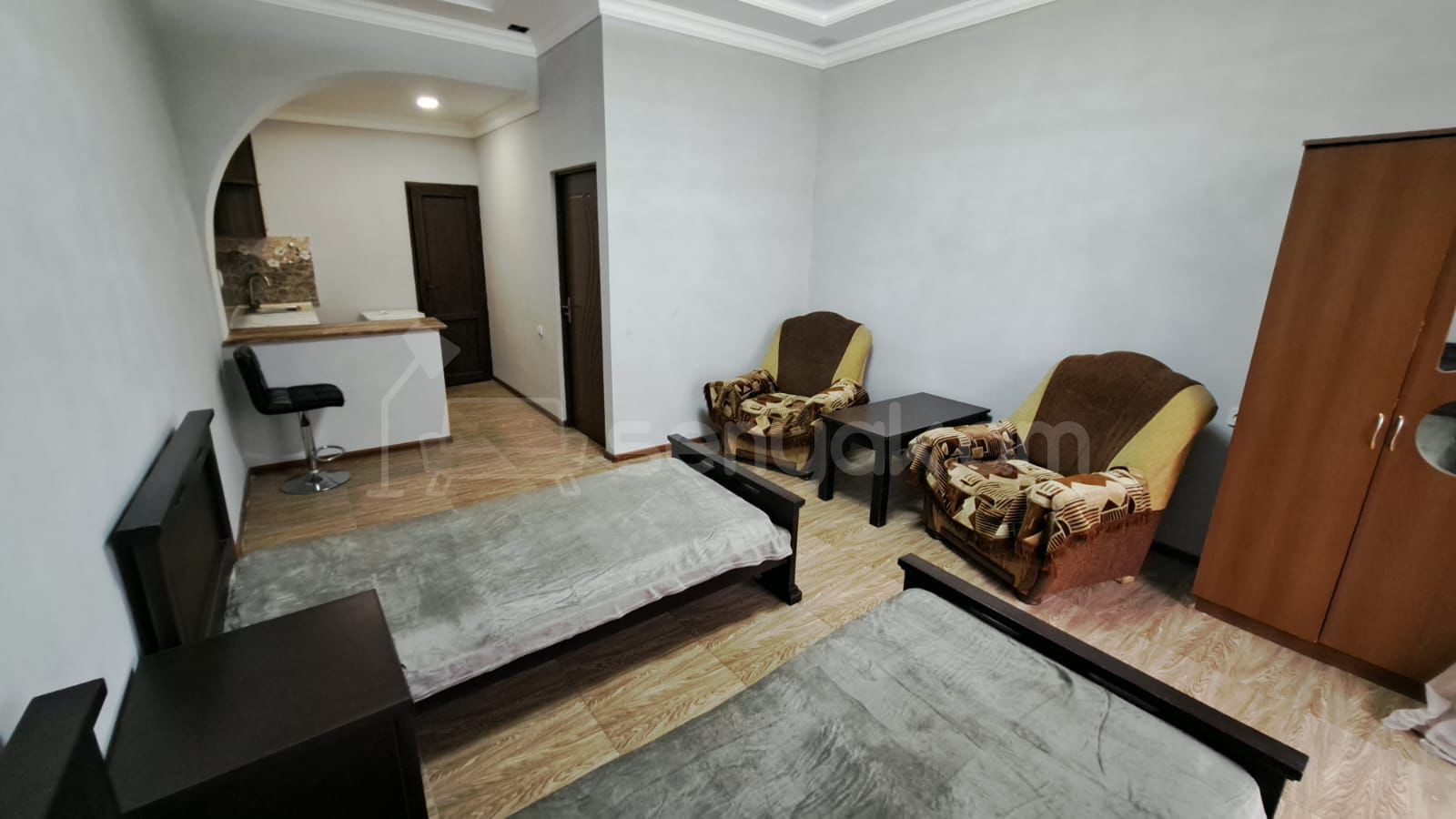 Սենյակ 30քմ, 2/3 հարկ, Կահավորված