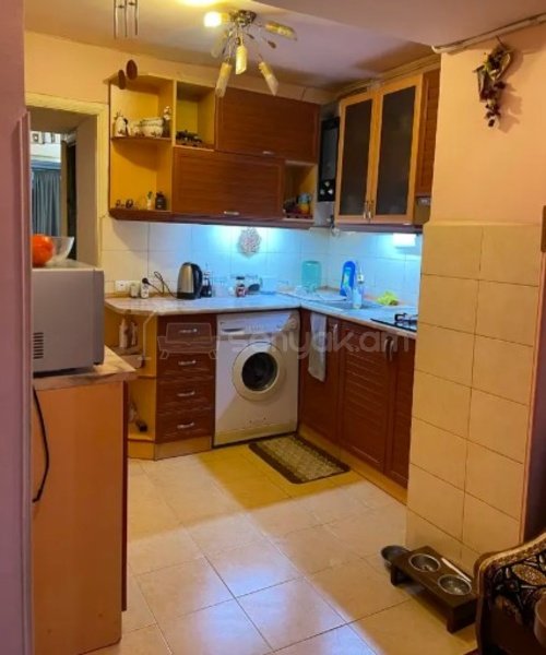 3 Սենյականոց Բնակարան Քարե Շենքում, 72քմ, 1/4 հարկ, Կոսմետիկ Վերանորոգված