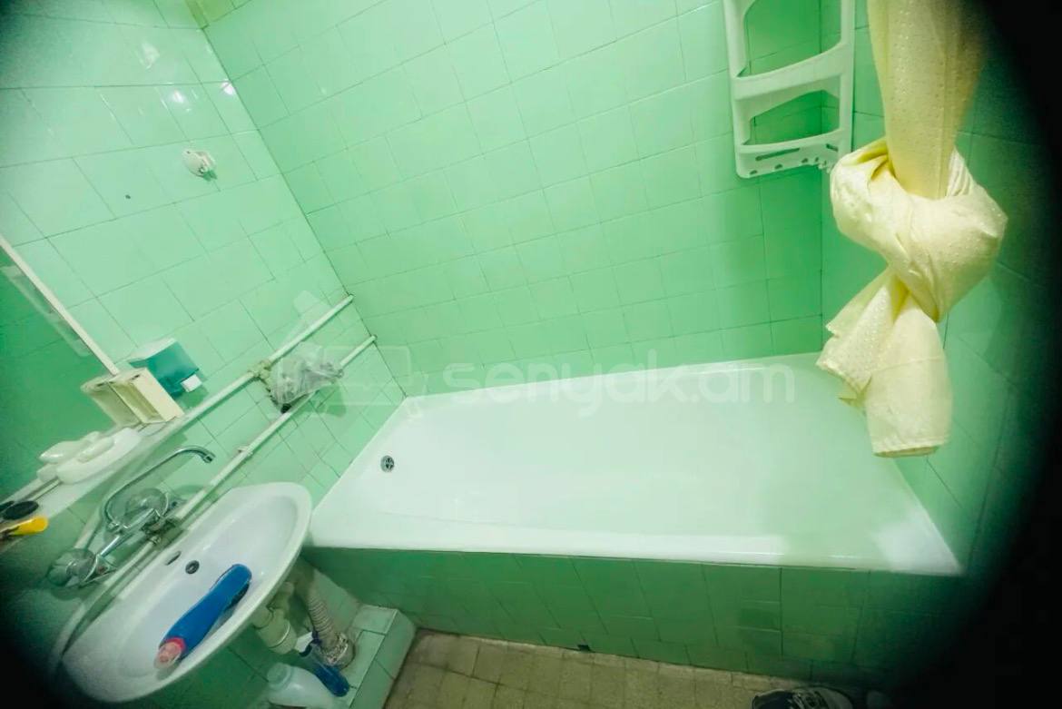 3 Սենյականոց Բնակարան Քարե Շենքում, 76քմ, 4/5 հարկ, Կոսմետիկ Վերանորոգված, Կահավորված, Արևկող